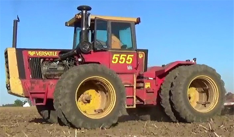 Versatile 555 Tractor Operator's Manual (Model Year: 1982)