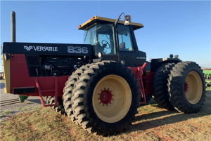 Versatile 836, 856, 876 Four-Wheel Drive Tractors Operator's Manual