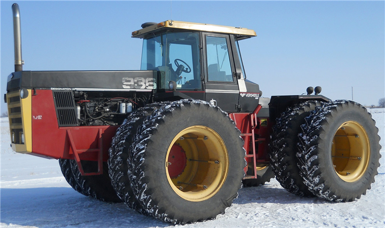 Versatile 936, 976 Four-Wheel Drive Tractor Operator's Manual