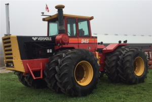 Versatile 945, 955, 975 Four-Wheel Drive Tractors Operator's Manual