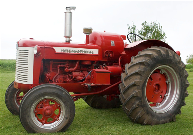 Case IH International 650 Tractor Operator's Manual