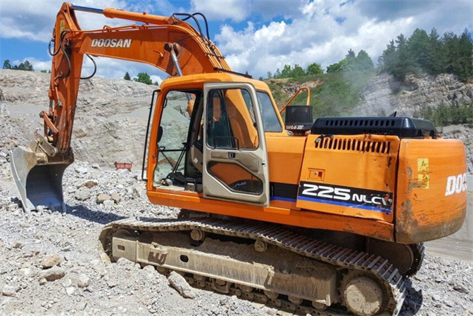 Daewoo Solar 225NLC-V Track Excavator Service Repair Manual