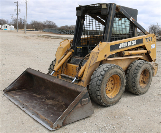 John Deere 6675 & 7775 Skid Steer Loaders Operator's Manual